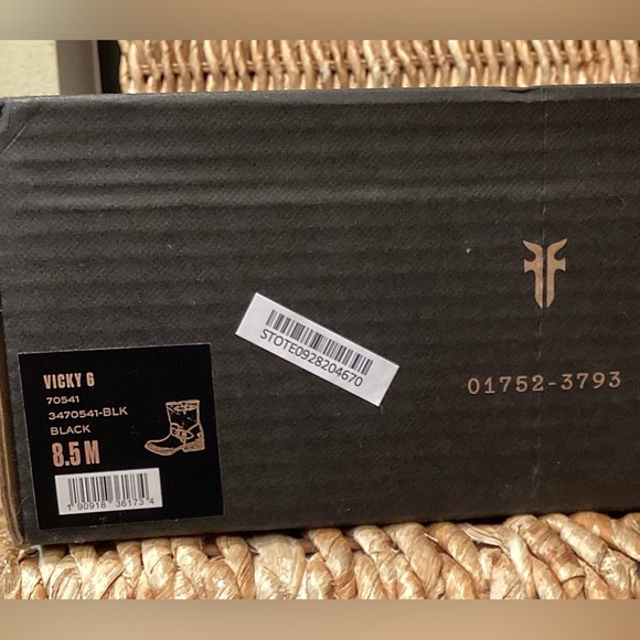 BNIB FRYE Boots 8.5B - Picture 9 of 9